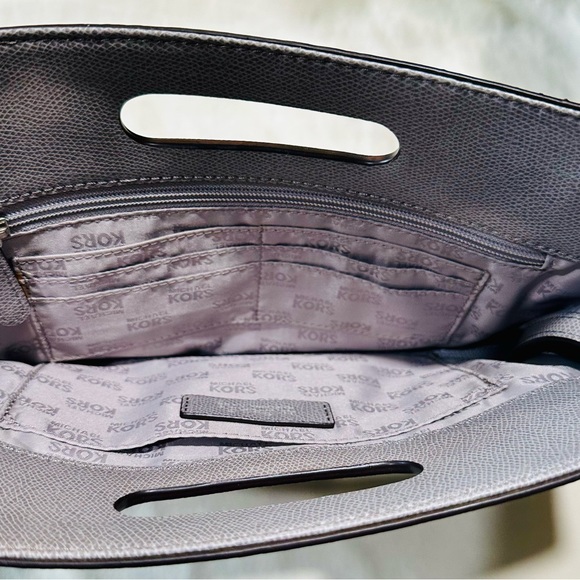 NWT XL Michael Kors Clutch - Picture 3 of 5